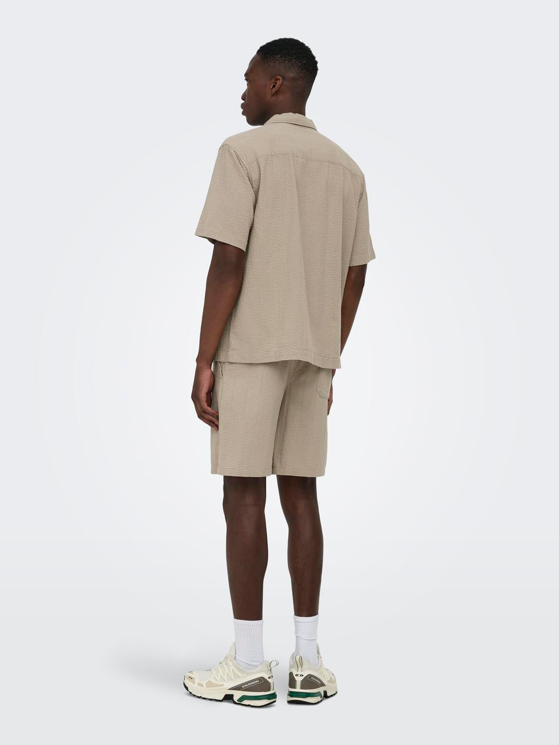model_shot-back